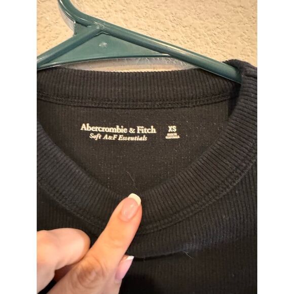 Abercrombie & Fitch Size XS Rib Knit Long Sleeve Crew Neck Crop T-Shirt Black - Picture 2 of 2